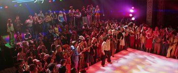 Movie still from “Starsky & Hutch” (2004), directed by Todd Phillips – A group of people standing in front of an audience; Extreme Wide shot, High angle