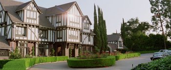 Movie still from “Starsky & Hutch” (2004), directed by Todd Phillips – A house that has a garden in front of it; Extreme Wide shot, Low angle