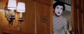 Movie still from “Starsky & Hutch” (2004), directed by Todd Phillips – A mime standing in front of a wooden door; Close Up shot, Over the shoulder angle