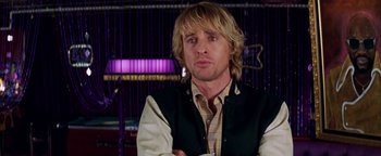 Movie still from “Starsky & Hutch” (2004), directed by Todd Phillips – A person with long hair; Close Up shot, Over the shoulder angle