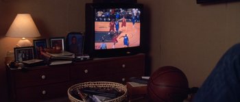 Movie still from “Step Up” (2006), directed by Anne Fletcher – A basket and a tv on a dresser in a living room; Extreme Close Up shot, High angle