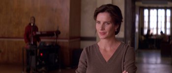 Movie still from “Step Up” (2006), directed by Anne Fletcher – A woman in a brown shirt is looking at the camera; Close Up shot, Over the shoulder angle