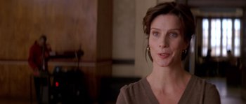 Movie still from “Step Up” (2006), directed by Anne Fletcher – A woman that is looking into the camera; Close Up shot, Over the shoulder angle