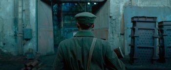 Movie still from “All Quiet on the Western Front” (2022), directed by Edward Berger – Medium shot, Over the shoulder angle