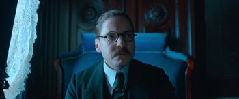 Movie still from “All Quiet on the Western Front” (2022), directed by Edward Berger – Close Up shot, Low angle