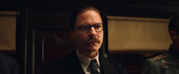 Movie still from “All Quiet on the Western Front” (2022), directed by Edward Berger – Close Up shot, Low angle