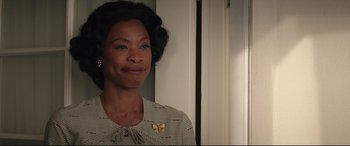 Movie still from “Suburbicon” (2017), directed by George Clooney – A person wearing a dress; Close Up shot, Over the shoulder angle