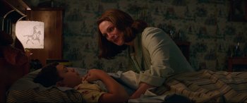 Movie still from “Suburbicon” (2017), directed by George Clooney – A woman sitting next to a child in a bed; Medium shot, Over the shoulder angle