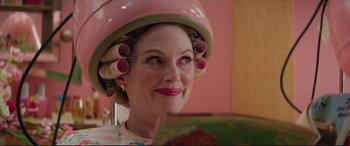 Movie still from “Suburbicon” (2017), directed by George Clooney – A woman with curlers in her hair looking into a mirror; Close Up shot, Over the shoulder angle