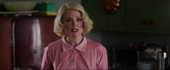 Movie still from “Suburbicon” (2017), directed by George Clooney – A woman with blonde hair wearing a pink shirt; Close Up shot, Over the shoulder angle