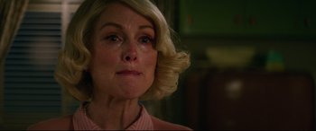 Movie still from “Suburbicon” (2017), directed by George Clooney – A person with blonde hair; Close Up shot, Over the shoulder angle