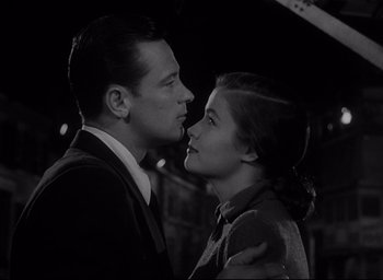 Movie still from “Sunset Blvd.” (1950), directed by Billy Wilder – A black and white photo of a man and a woman kissing; Close Up shot, Low angle