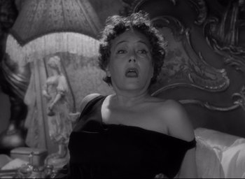 Movie still from “Sunset Blvd.” (1950), directed by Billy Wilder – An old photo of a woman sitting on a bed; Close Up shot, Low angle