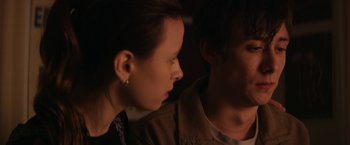 Movie still from “Super Dark Times” (2017), directed by Kevin Phillips – A man and a woman sitting next to each other; Close Up shot, Over the shoulder angle