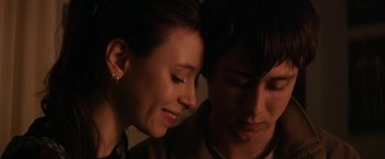 Movie still from “Super Dark Times” (2017), directed by Kevin Phillips – A man and a woman sitting next to each other; Close Up shot, Over the shoulder angle