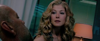 Movie still from “Surrogates” (2009), directed by Jonathan Mostow – A person with blonde hair; Close Up shot, Over the shoulder angle