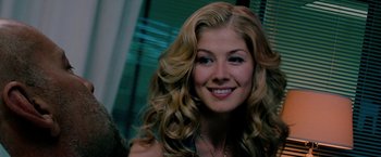 Movie still from “Surrogates” (2009), directed by Jonathan Mostow – A person with long blonde hair; Close Up shot, Over the shoulder angle