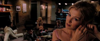 Movie still from “Surrogates” (2009), directed by Jonathan Mostow – A group of people sitting in a living room; Close Up shot, Over the shoulder angle