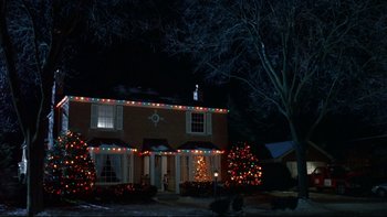 Movie still from “Surviving Christmas” (2004), directed by Mike Mitchell – A house decorated for the christmas holidays with lights; Extreme Wide shot, Low angle