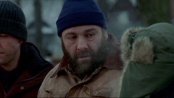 Movie still from “Surviving Christmas” (2004), directed by Mike Mitchell – A man with a beard wearing a blue hat; Close Up shot, Over the shoulder angle