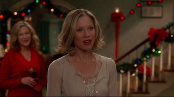 Movie still from “Surviving Christmas” (2004), directed by Mike Mitchell – A woman with blonde hair wearing a beige sweater; Close Up shot, Over the shoulder angle