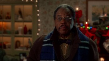Movie still from “Surviving Christmas” (2004), directed by Mike Mitchell – An older man wearing glasses and a bow tie; Close Up shot, Over the shoulder angle