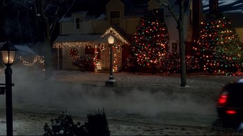 Movie still from “Surviving Christmas” (2004), directed by Mike Mitchell – A house that has christmas lights on it; Extreme Wide shot, High angle