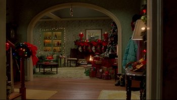 Movie still from “Surviving Christmas” (2004), directed by Mike Mitchell – A living room filled with furniture and a fire place; Extreme Wide shot, High angle