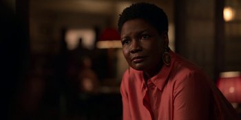 Movie still from “Ted Lasso” (2020), created by Brendan Hunt – A woman in a red shirt is looking at the camera; Close Up shot, Over the shoulder angle