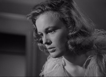 Movie still from “The Asphalt Jungle” (1950), directed by John Huston – A black - and - white photo of a woman looking to her left; Close Up shot, Low angle