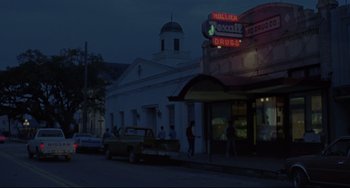 Movie still from “The Blob” (1988), directed by Chuck Russell – People are standing on the side of the street; Extreme Wide shot, Low angle