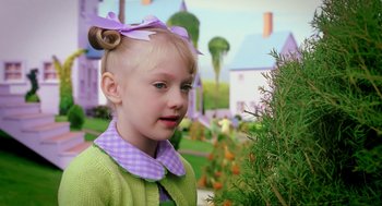 Movie still from “The Cat in the Hat” (2003), directed by Bo Welch – A little girl with a purple bow in her hair; Close Up shot, Over the shoulder angle