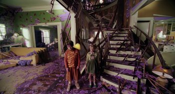 Movie still from “The Cat in the Hat” (2003), directed by Bo Welch – Two children standing in front of a broken staircase; Wide shot, High angle