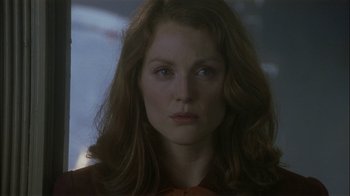 Movie still from “The End of the Affair” (1999), directed by Neil Jordan – A person with long brown hair; Close Up shot, Over the shoulder angle