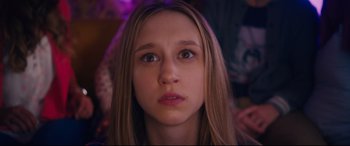Movie still from “The Final Girls” (2015), directed by Todd Strauss-Schulson – A person with long blonde hair; Close Up shot, Over the shoulder angle
