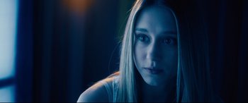 Movie still from “The Final Girls” (2015), directed by Todd Strauss-Schulson – A woman with long blonde hair stares into the camera; Close Up shot, Over the shoulder angle