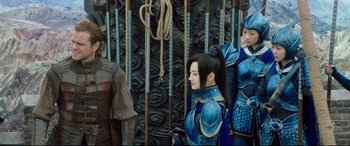 Movie still from “The Great Wall” (2016), directed by Yimou Zhang – A couple of people that are standing in a room; Medium shot, Over the shoulder angle