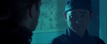 Movie still from “The Great Wall” (2016), directed by Yimou Zhang – A man with a hat and a tattoo on his face; Close Up shot, Over the shoulder angle