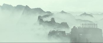 Movie still from “The Great Wall” (2016), directed by Yimou Zhang – A view of a castle in the middle of a foggy mountain range; Extreme Wide shot, High angle