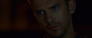 Movie still from “The Guest” (2014), directed by Adam Wingard – A man's face with blue eyes; Close Up shot, Over the shoulder angle