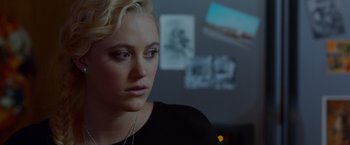 Movie still from “The Guest” (2014), directed by Adam Wingard – A person with short blonde hair; Close Up shot, Over the shoulder angle