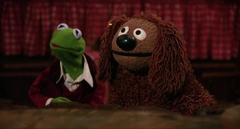 Movie still from “The Muppet Movie” (1979), directed by James Frawley – Two stuffed animals are sitting next to each other; Close Up shot, Over the shoulder angle