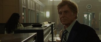 Movie still from “The Old Man & the Gun” (2018), directed by David Lowery – A man in a suit and tie sitting in front of a piano; Close Up shot, Low angle