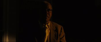Movie still from “The Old Man & the Gun” (2018), directed by David Lowery – An old man wearing a suit and a tie; Close Up shot, Low angle