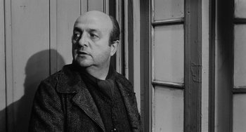 Movie still from “The Organizer” (1963), directed by Mario Monicelli – An older man wearing a jacket and a sweater; Close Up shot, Over the shoulder angle