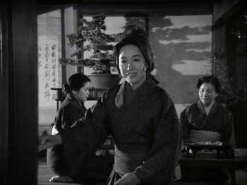 Movie still from “The Pillow Book” (1995), directed by Peter Greenaway – Three women in traditional japanese garb in front of a painting; Medium shot, Low angle