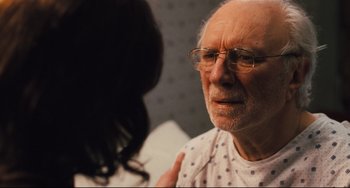 Movie still from “The Savages” (2007), directed by Tamara Jenkins – An old man with glasses is looking at a woman; Close Up shot, Over the shoulder angle