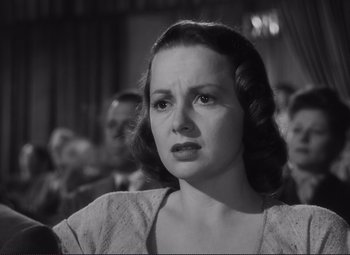 Movie still from “The Snake Pit” (1948), directed by Anatole Litvak – An old black and white photo of a woman looking sad; Close Up shot, Low angle