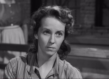 Movie still from “The Snake Pit” (1948), directed by Anatole Litvak – An old black and white photo of a woman looking at the camera; Close Up shot, Low angle