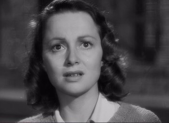 Movie still from “The Snake Pit” (1948), directed by Anatole Litvak – An old black and white photo of a woman looking sad; Close Up shot, Low angle